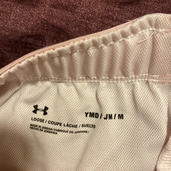 Under Armour loose fitting youth shorts - Picture 3 of 4